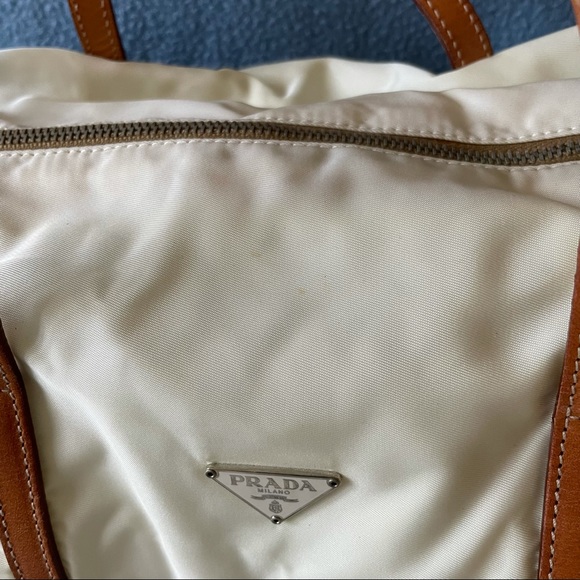 Vintage authentic Prada nylon bag with leather details - Picture 5 of 16